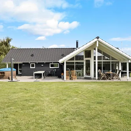 Stunning Home In Otterup With Sauna オテルプ