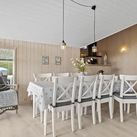 Stunning Home In Otterup With Sauna オテルプ